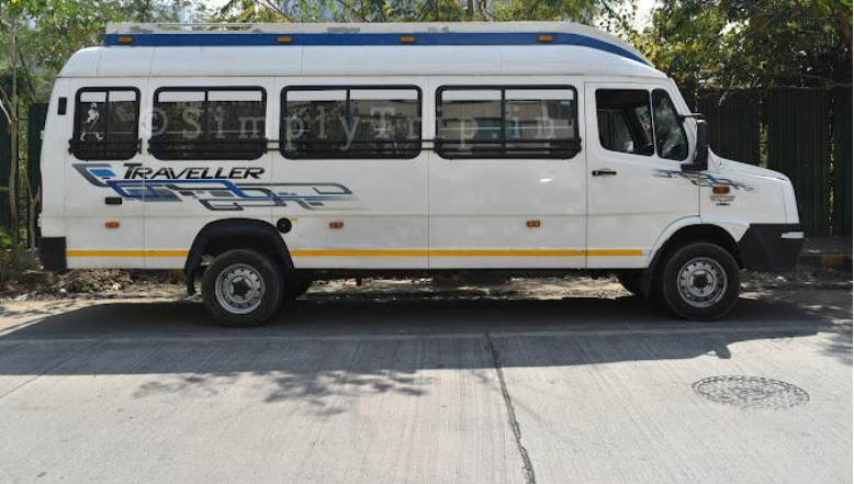 How to Choose the Right 20 Seater Tempo Traveller on Rent in Pune for Group Excursions
